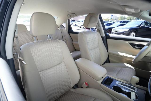 Photo of 2016 Storm Blue Nissan Altima