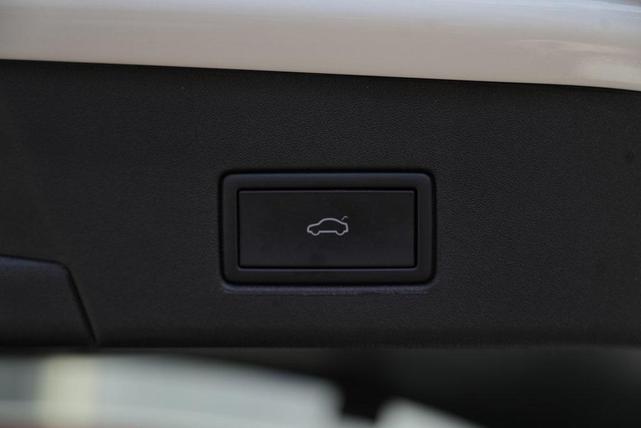 Photo of 2021 White Volkswagen ID.4