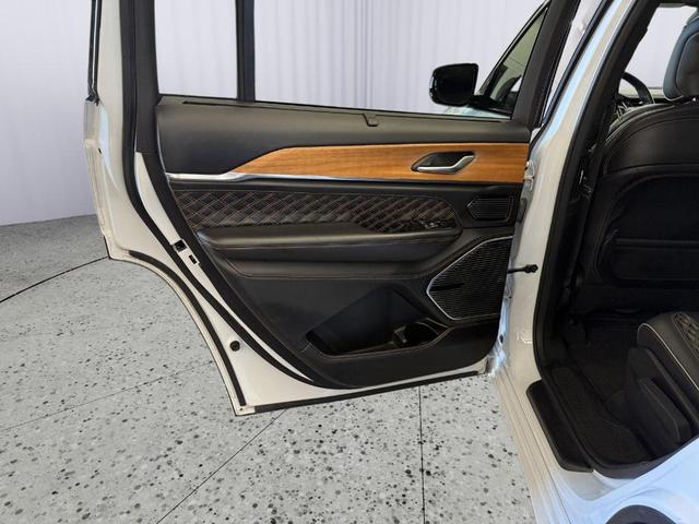 Photo of 2021 Bright White Clearcoat Jeep Grand Cherokee L