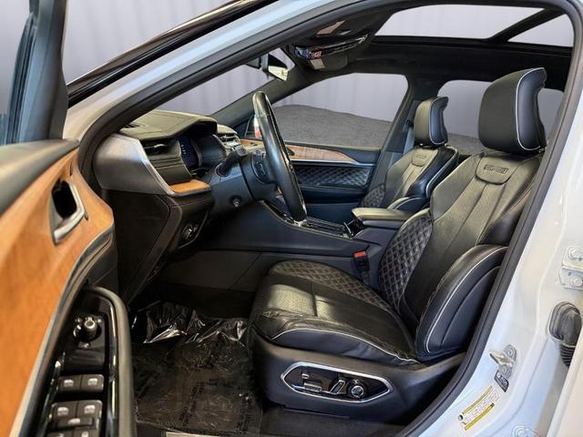 Photo of 2021 Bright White Clearcoat Jeep Grand Cherokee L