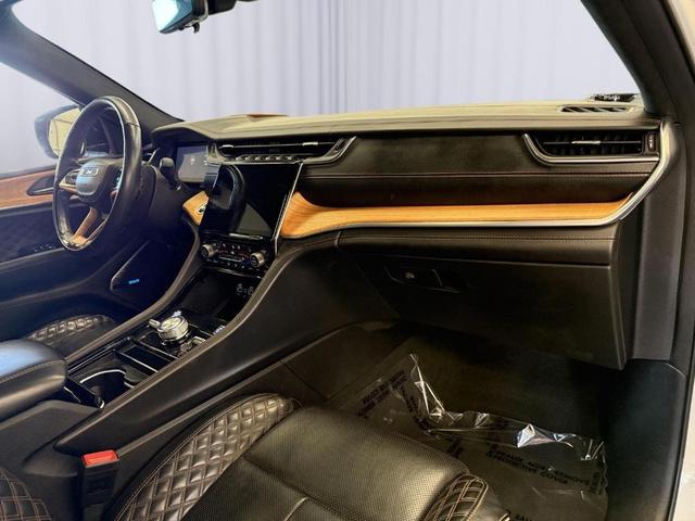 Photo of 2021 Bright White Clearcoat Jeep Grand Cherokee L