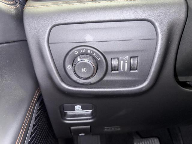 Photo of 2021 Bright White Clearcoat Jeep Grand Cherokee L