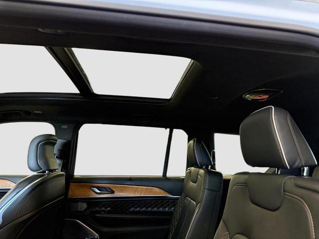 Photo of 2021 Bright White Clearcoat Jeep Grand Cherokee L