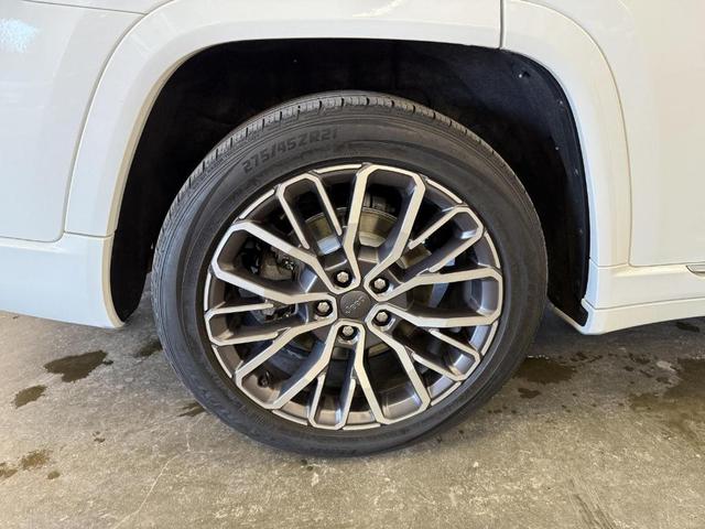 Photo of 2021 Bright White Clearcoat Jeep Grand Cherokee L