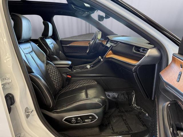 Photo of 2021 Bright White Clearcoat Jeep Grand Cherokee L
