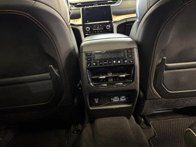 Photo of 2021 Bright White Clearcoat Jeep Grand Cherokee L