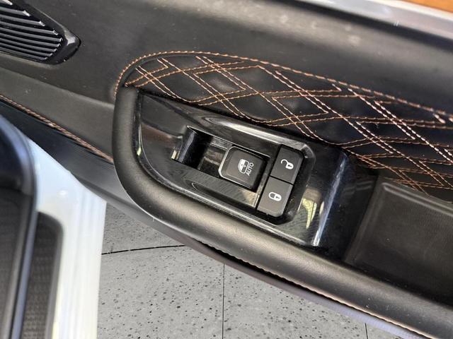 Photo of 2021 Bright White Clearcoat Jeep Grand Cherokee L