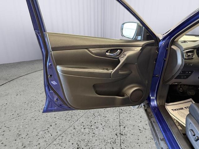 Photo of 2018 Caspian Blue Nissan Rogue