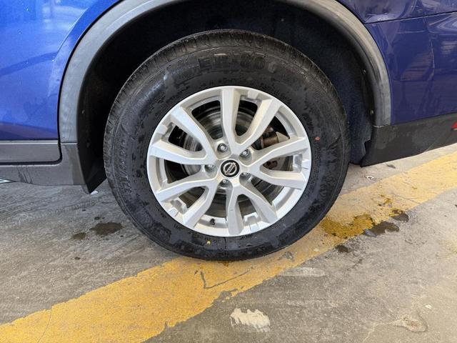 Photo of 2018 Caspian Blue Nissan Rogue