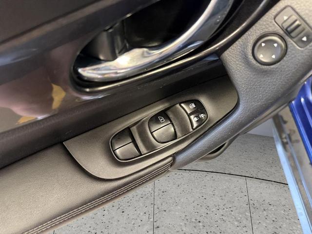 Photo of 2018 Caspian Blue Nissan Rogue