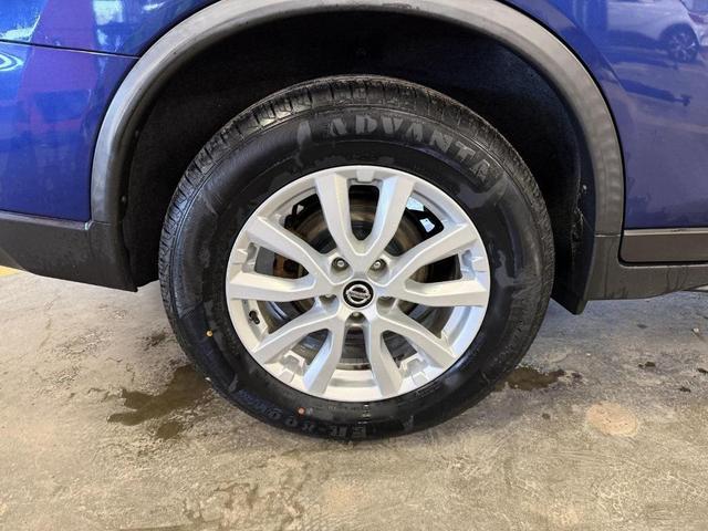 Photo of 2018 Caspian Blue Nissan Rogue