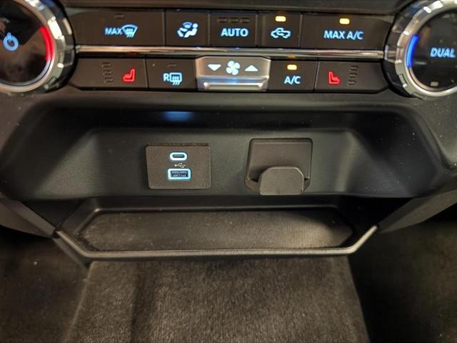 Photo of 2022 Oxford White Ford F-150