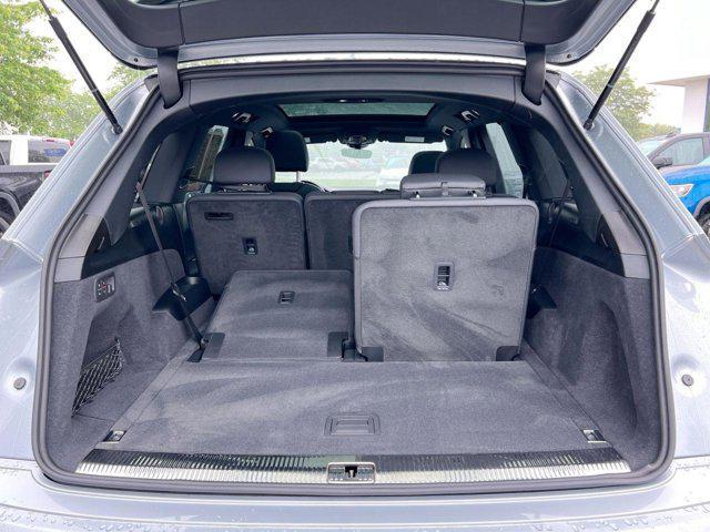 Photo of 2023 Samurai Gray Metallic Audi Q7