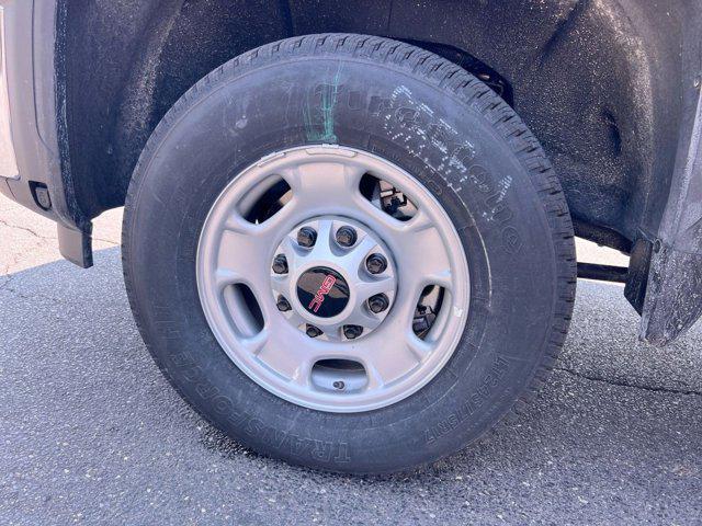 Photo of 2024 Summit White GMC Sierra 2500