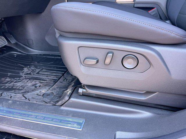 Photo of 2025 Void Black GMC HUMMER EV SUV