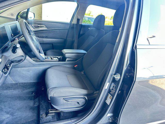 Photo of 2024 Gravity Gray Kia Sportage