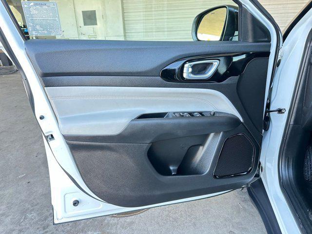 Photo of 2025 Bright White Clearcoat Jeep Compass