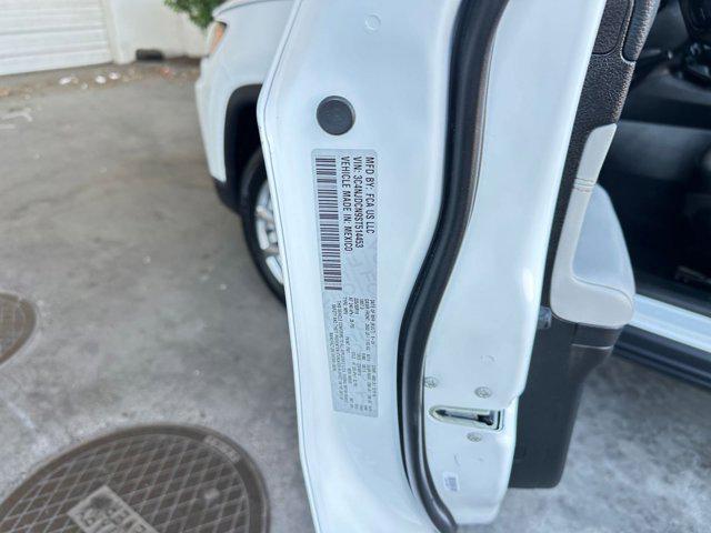 Photo of 2025 Bright White Clearcoat Jeep Compass