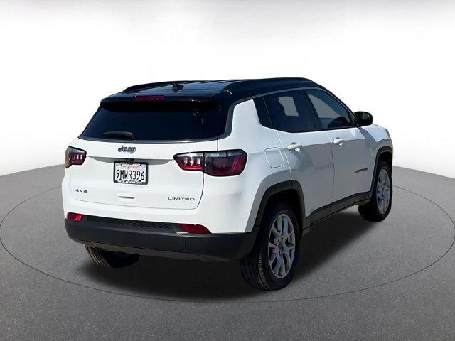 Photo of 2025 Bright White Clearcoat Jeep Compass