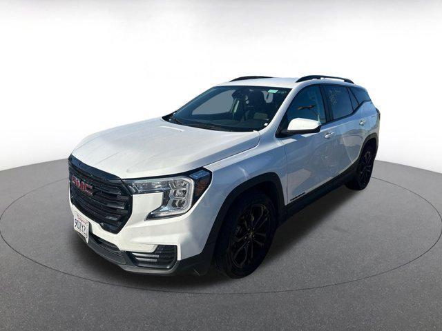 Photo of 2022 Summit White GMC Terrain