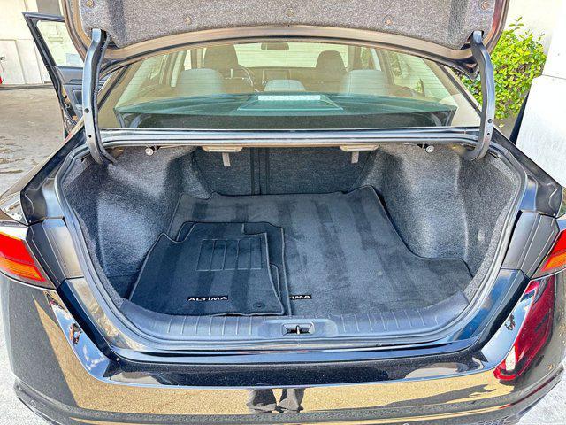 Photo of 2024 Super Black Nissan Altima