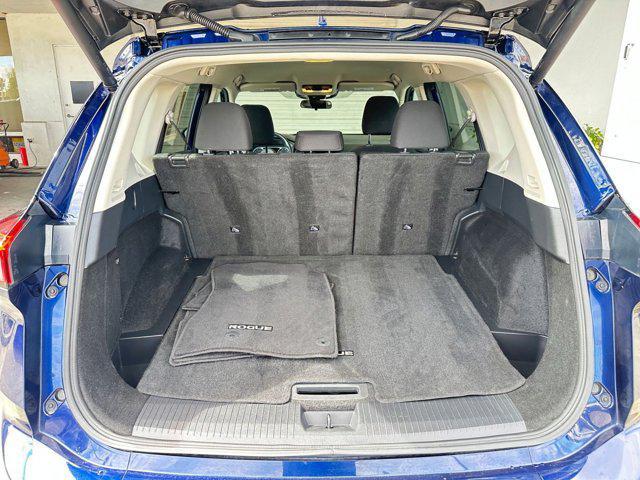 Photo of 2024 Deep Ocean Blue Pearl Nissan Rogue