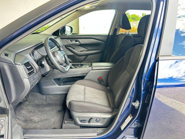 Photo of 2024 Deep Ocean Blue Pearl Nissan Rogue