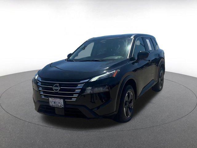 Photo of 2024 Super Black Nissan Rogue