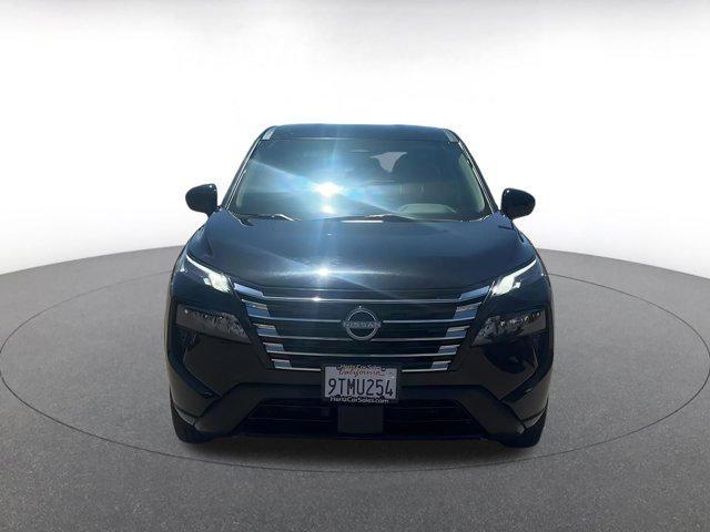 Photo of 2024 Super Black Nissan Rogue
