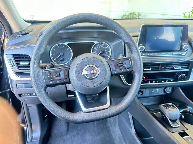 Photo of 2024 Super Black Nissan Rogue