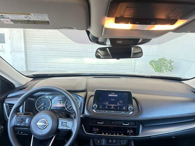 Photo of 2024 Super Black Nissan Rogue