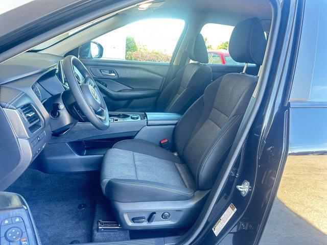 Photo of 2024 Super Black Nissan Rogue