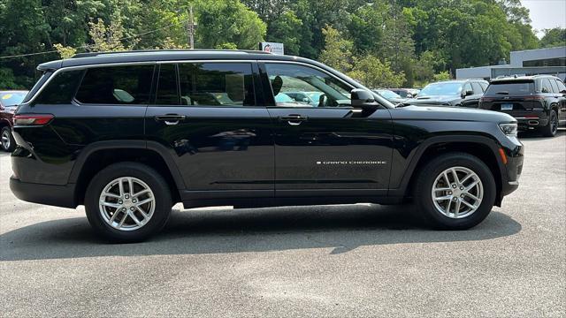 Photo of 2021 Diamond Black Crystal Pearlcoat Jeep Grand Cherokee L