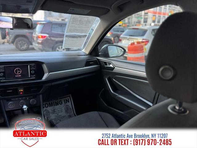 Photo of 2019 Gray Volkswagen Jetta