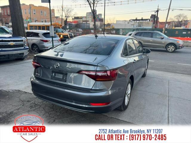 Photo of 2019 Gray Volkswagen Jetta
