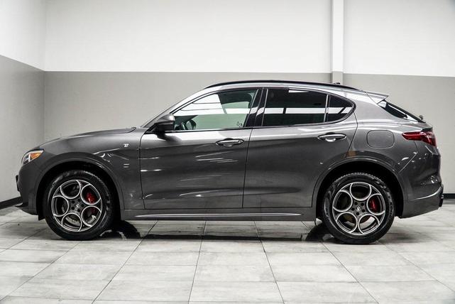 Photo of 2022 Vesuvio Gray Metallic Alfa Romeo Stelvio