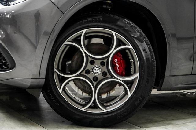 Photo of 2022 Vesuvio Gray Metallic Alfa Romeo Stelvio