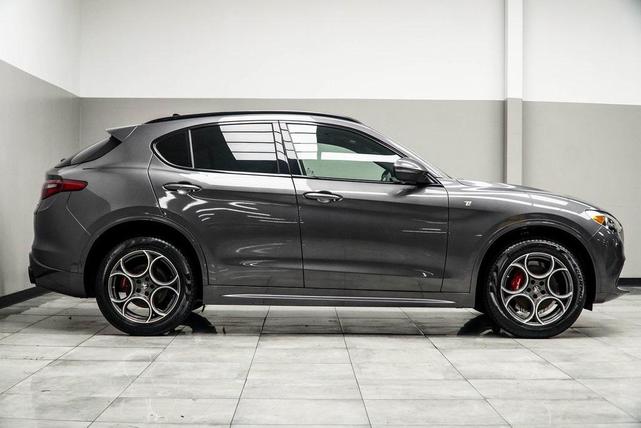 Photo of 2022 Vesuvio Gray Metallic Alfa Romeo Stelvio