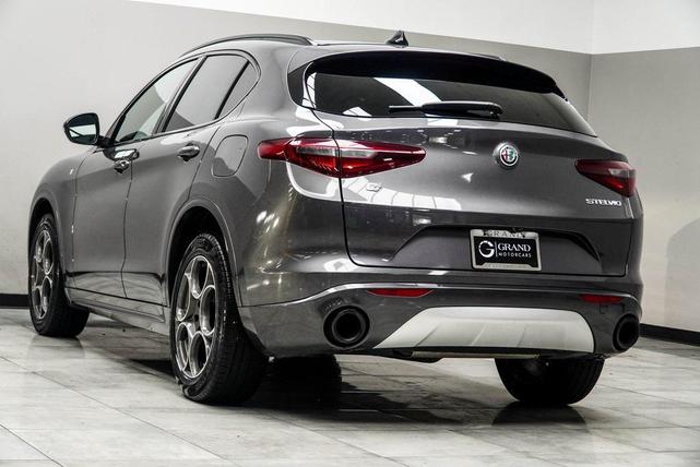 Photo of 2022 Vesuvio Gray Metallic Alfa Romeo Stelvio