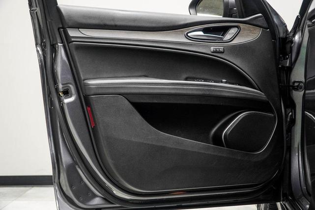 Photo of 2022 Vesuvio Gray Metallic Alfa Romeo Stelvio