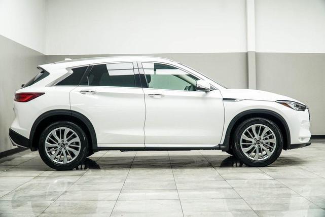 Photo of 2023 Lunar White INFINITI QX50