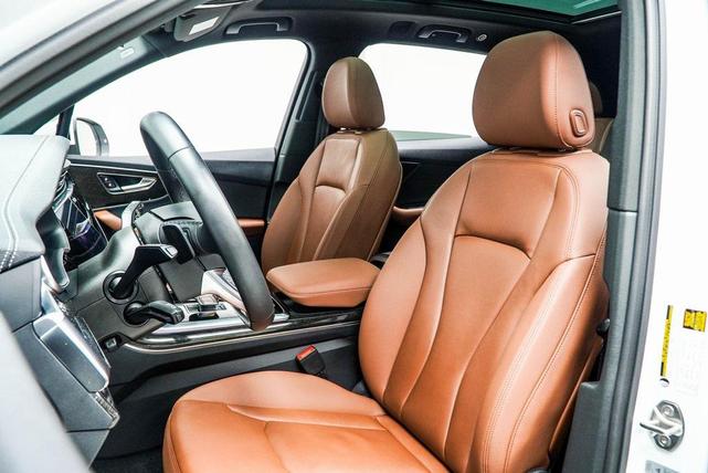 Photo of 2023 Glacier White Metallic Audi Q7