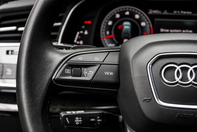 Photo of 2023 Glacier White Metallic Audi Q7