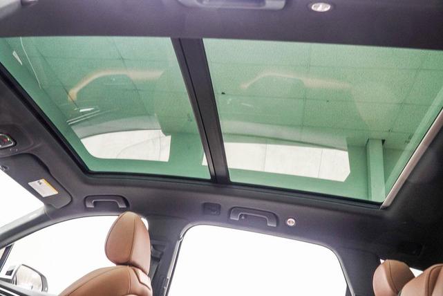 Photo of 2023 Glacier White Metallic Audi Q7