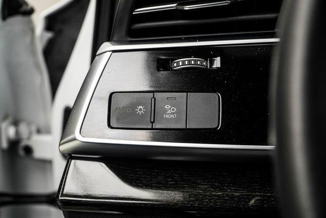 Photo of 2023 Glacier White Metallic Audi Q7