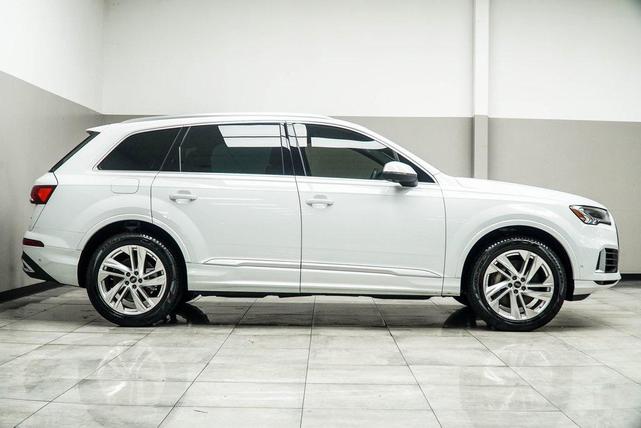 Photo of 2023 Glacier White Metallic Audi Q7