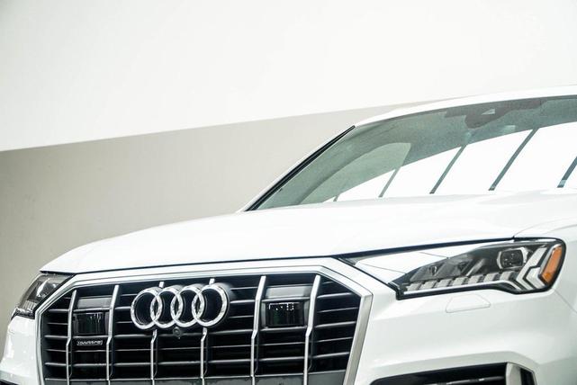 Photo of 2023 Glacier White Metallic Audi Q7