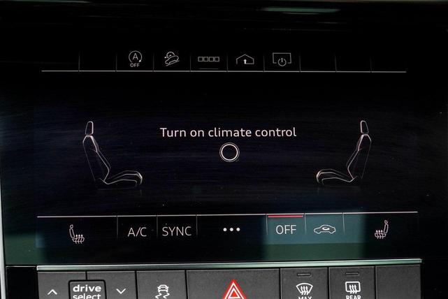 Photo of 2023 Glacier White Metallic Audi Q7
