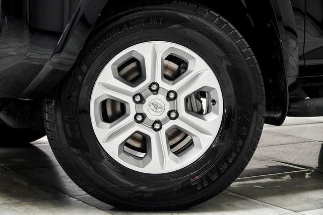 Photo of 2022 Midnight Black Metallic Toyota 4Runner