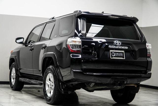 Photo of 2022 Midnight Black Metallic Toyota 4Runner
